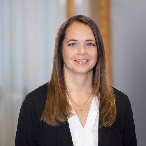 Iris Mair im Portrait CMS Sicherheit 